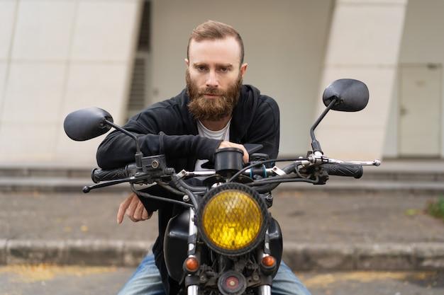 How much oil does a 2004 Heritage Softail take? 