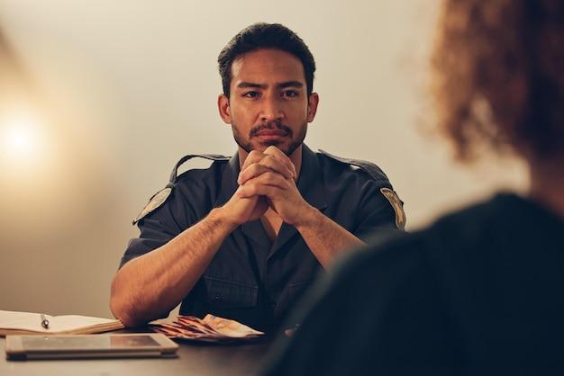 How do you answer a problem question in criminal law? 