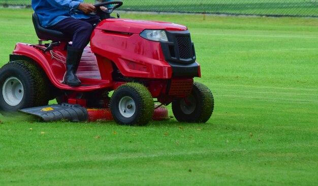 Are John Deere mowers made by MTD? 