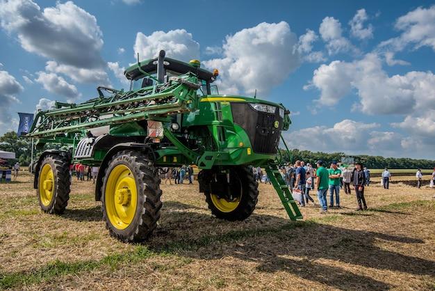 What John Deere tractors are made by MTD? 