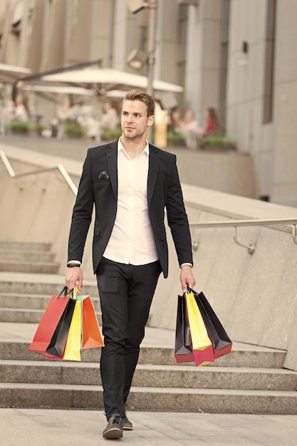 Are shopping malls profitable? 