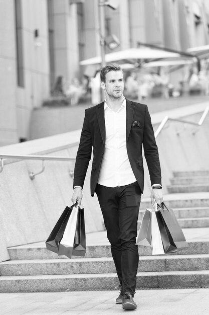 Are shopping malls profitable? 