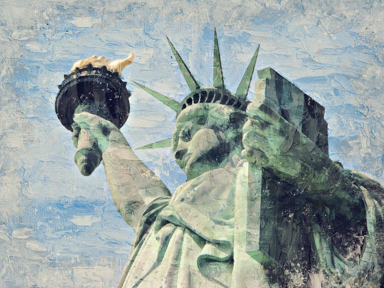 Are there pictures of the Statue of Liberty before it turned green? 