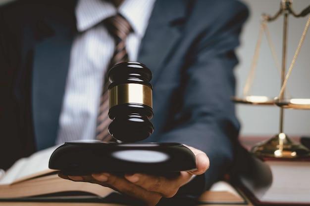 How can I become a session judge in Pakistan? 