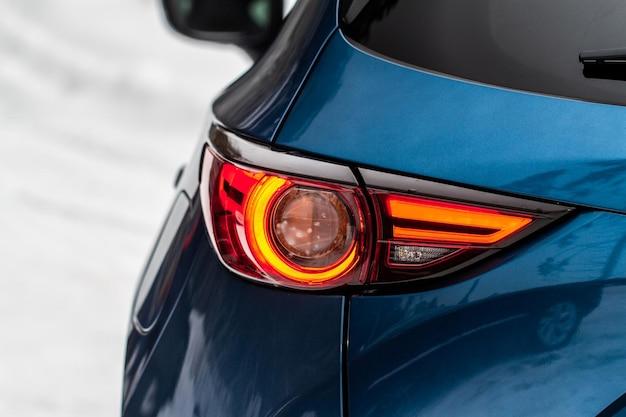 Does the Ford Taurus back seat fold down? 