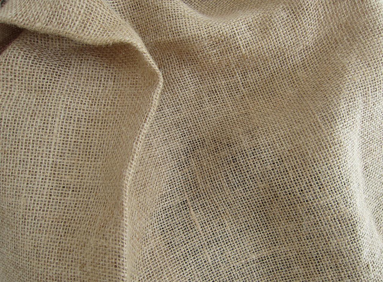What is the difference between burlap and canvas? 