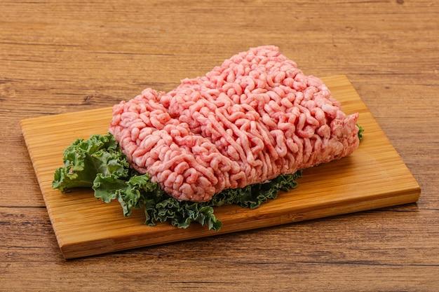 Can dogs eat beef mince cooked? 