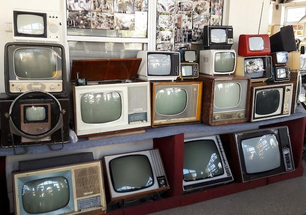 Can flat screen TVs be left in the cold? 