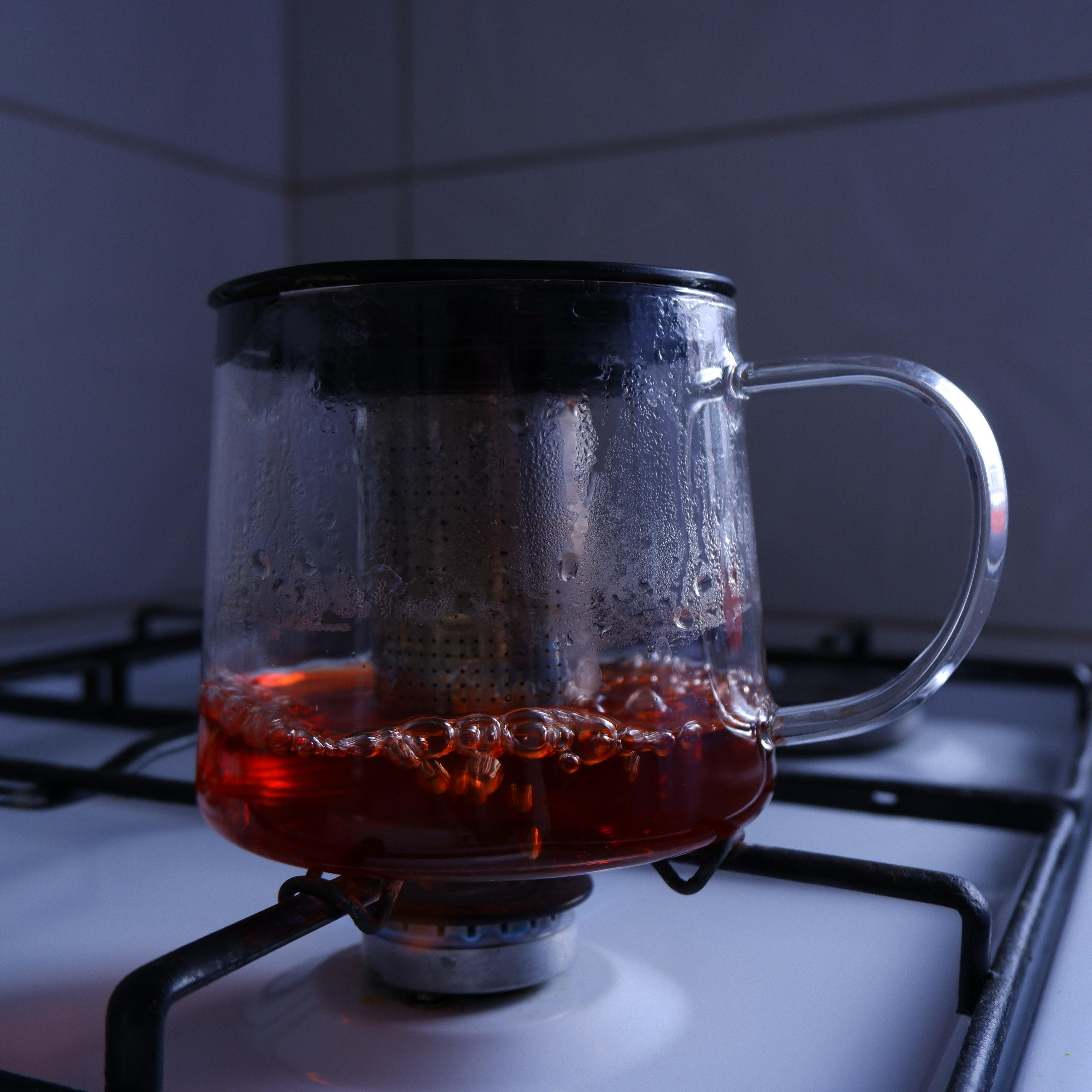 Can glass cookware be used on a gas stove? 