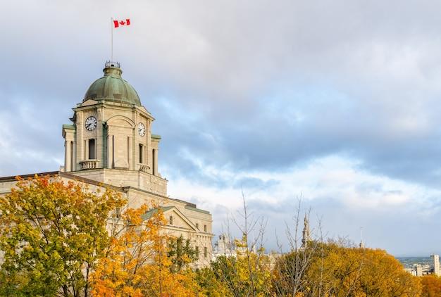Can I buy Canadian dollars at the post office? 