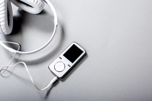 Can I charge my iPod nano with a wall charger? 