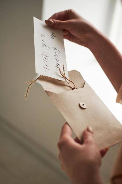 Can I handwrite a shipping label? 