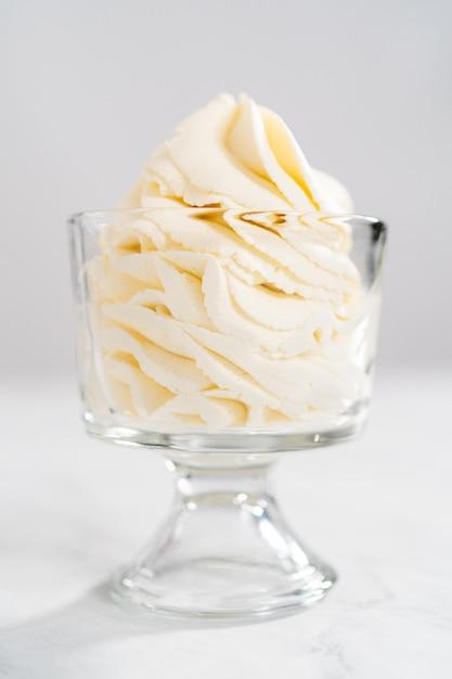 Can I mix double cream with single cream? 
