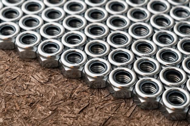 Can I use Grade 8 bolts on exhaust manifold? 