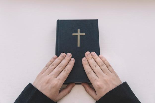 Can LDS missionaries hug? 