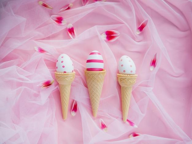 Do ice cream cones have eggs in them? 