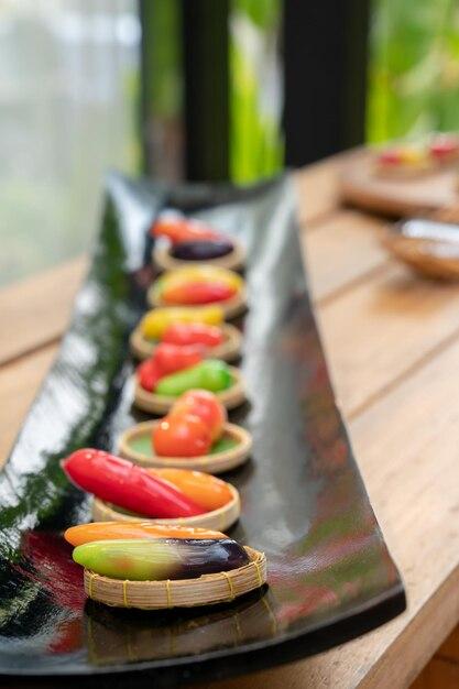 Can you add food coloring to gelatin? 