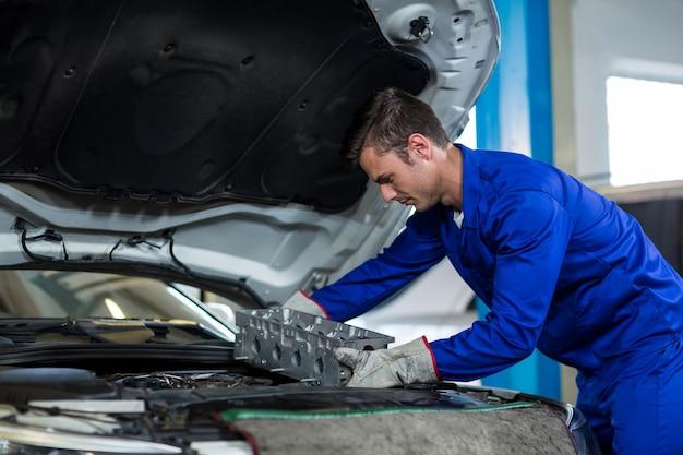 Can you be a mechanic without qualifications? 