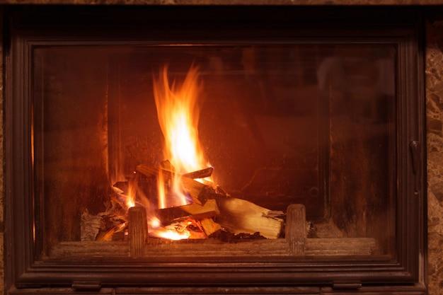 Can you burn varnished wood in a fireplace? 