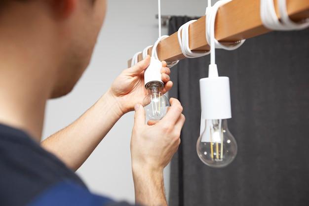 Can you get electrocuted from changing a light bulb? 