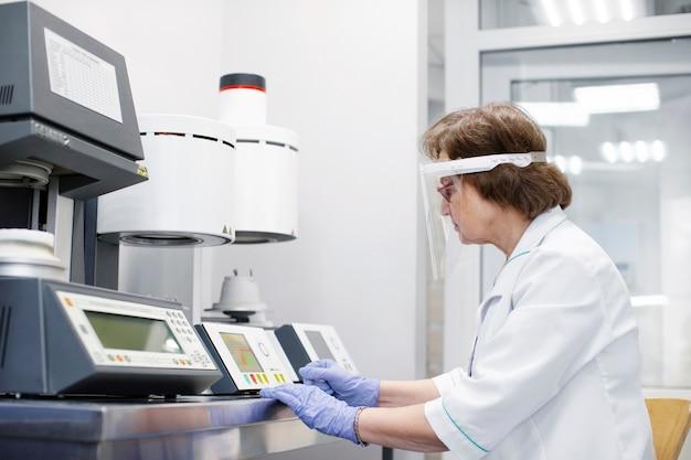 Can you go into medicine with a biomedical science degree? 