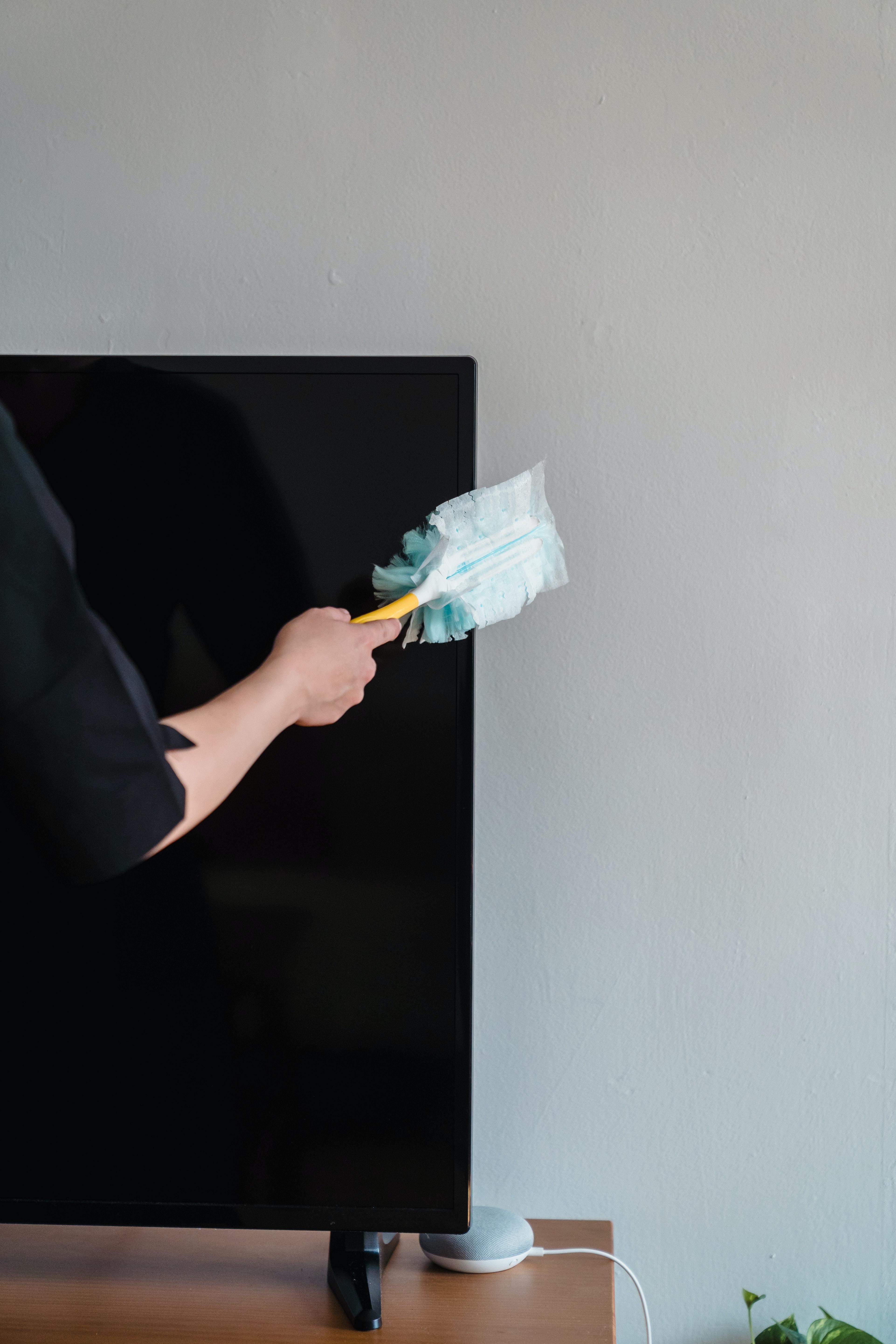 Can you lay a flat screen TV down to move it? 