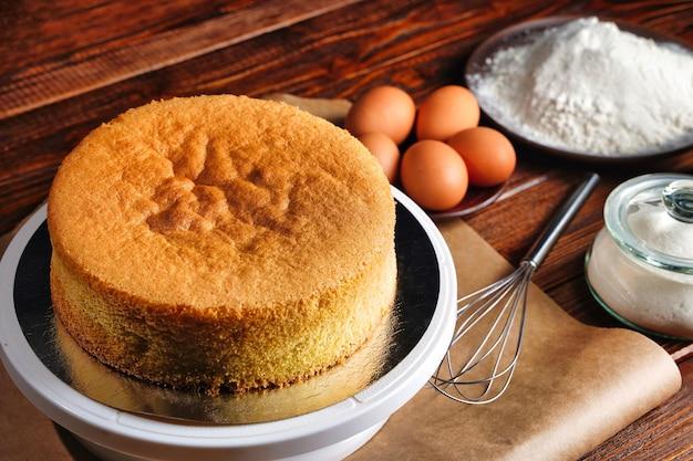 How do you make a cake rise without eggs? 