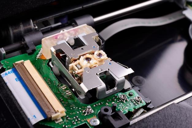 Can you mount a Blu Ray player vertically? 