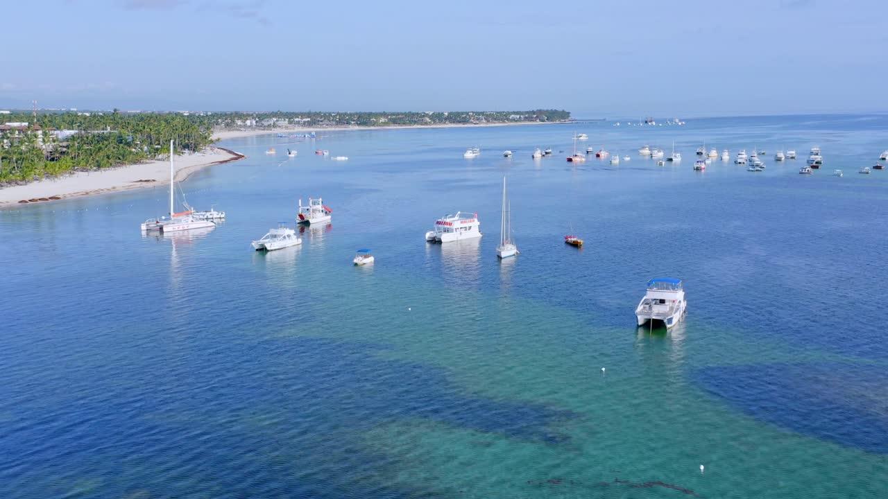Can you take a boat from Florida to Dominican Republic? 