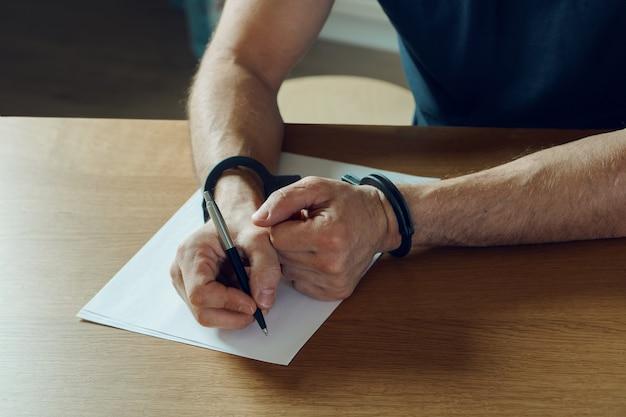 Can you travel to Dominican Republic with a criminal record? 