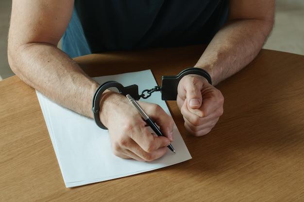 Can you travel to Dominican Republic with a criminal record? 