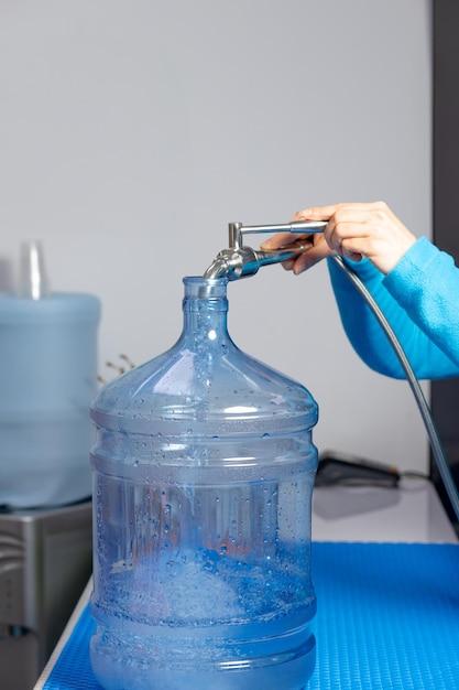 Can you use a 5 gallon water jug as a carboy? 