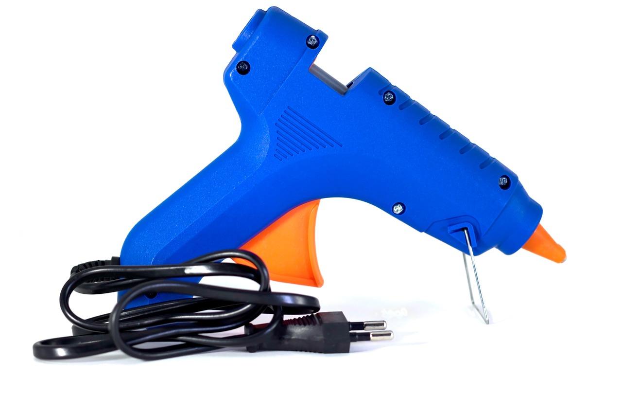 Can you use hot glue gun on balloons? 