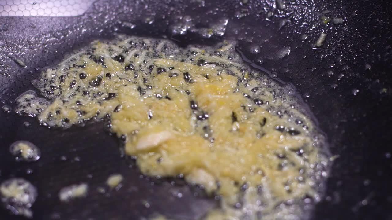 Can you use minced garlic for roasted garlic? 