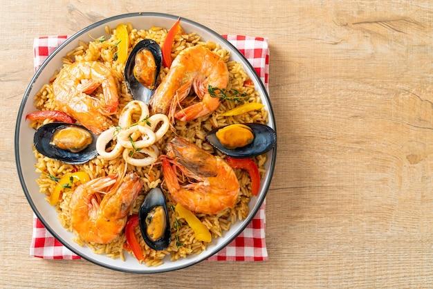 Can you use turmeric instead of saffron in paella? 
