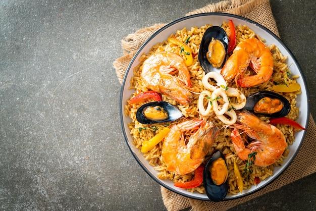 Can you use turmeric instead of saffron in paella? 