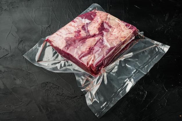 Can you wrap raw meat in aluminum foil? 