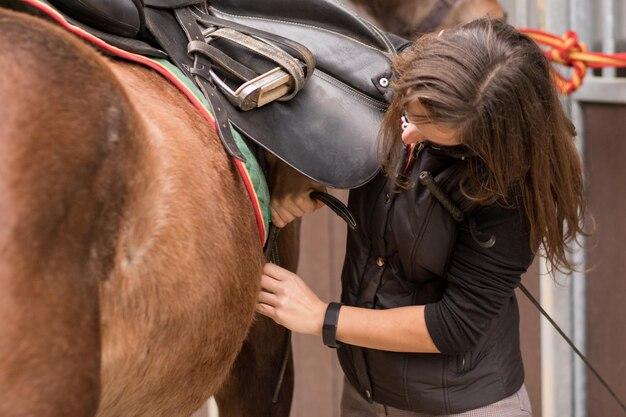 What is close contact saddle used for? 