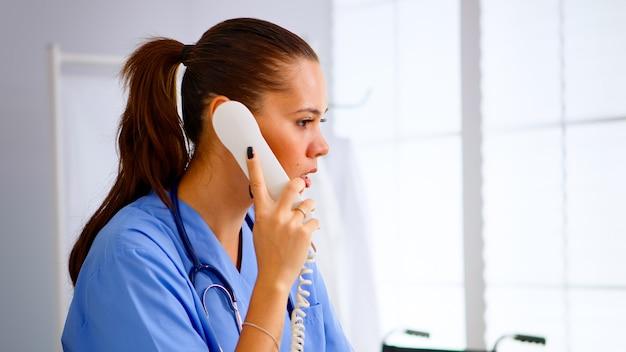 What is specialist communication in health and social care? 