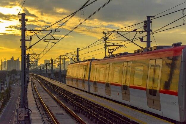 What is the benefit of Delhi Metro? 