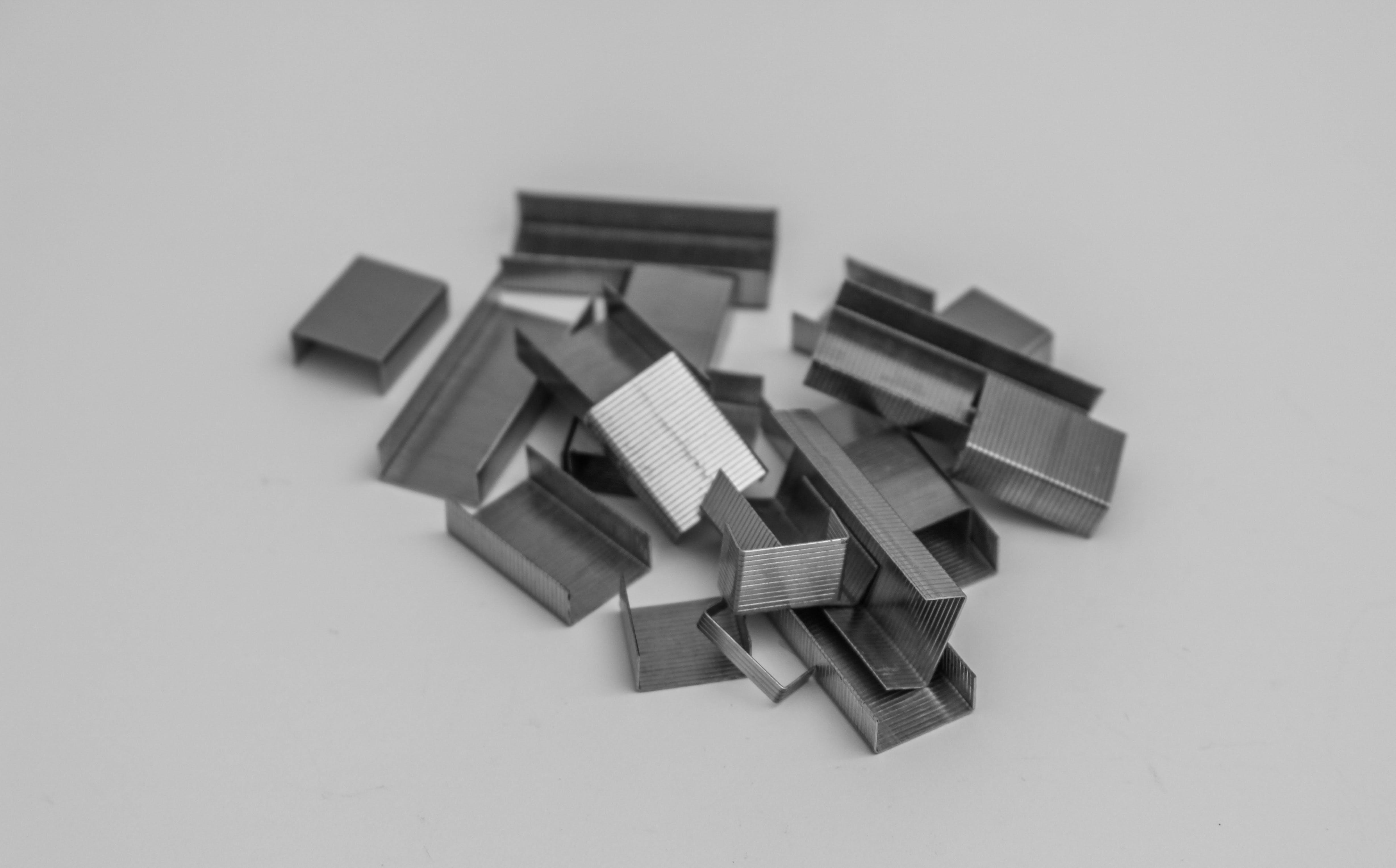 What are the different sizes of staples? 