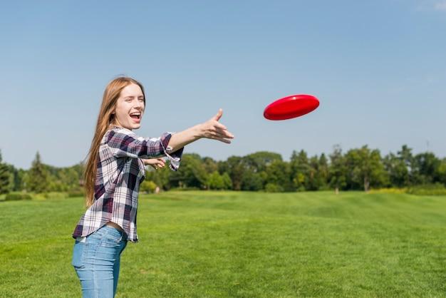 What are 4 different ways to throw a Frisbee called? 