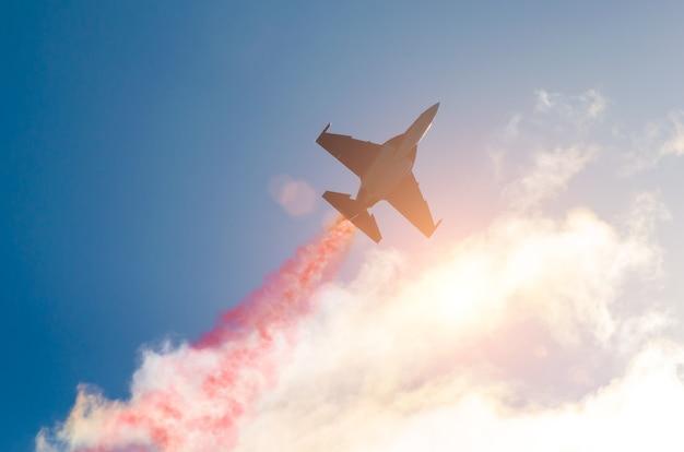 Do fighter jets leave contrails? 
