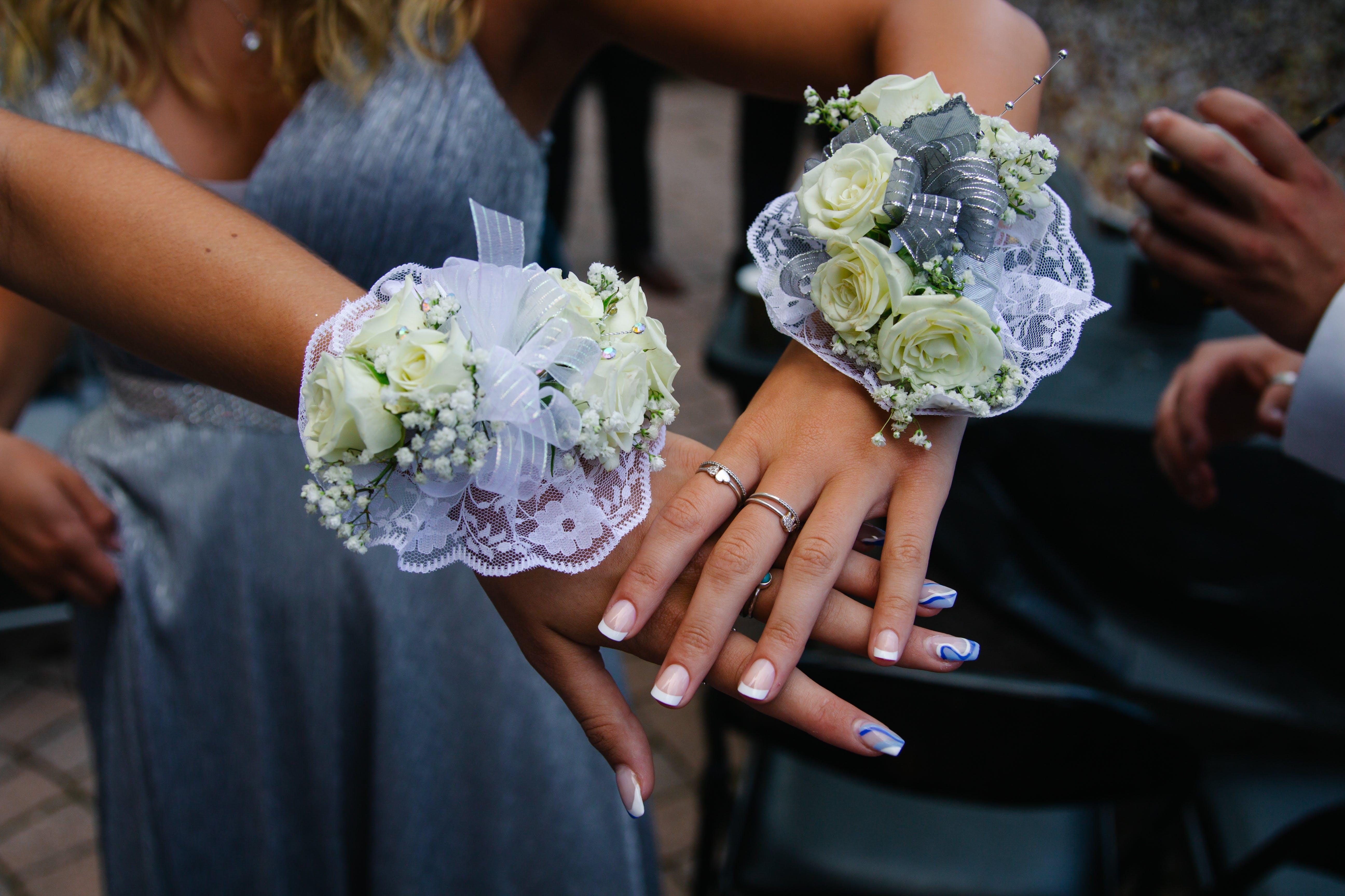 Do I need to get my prom date a corsage? 