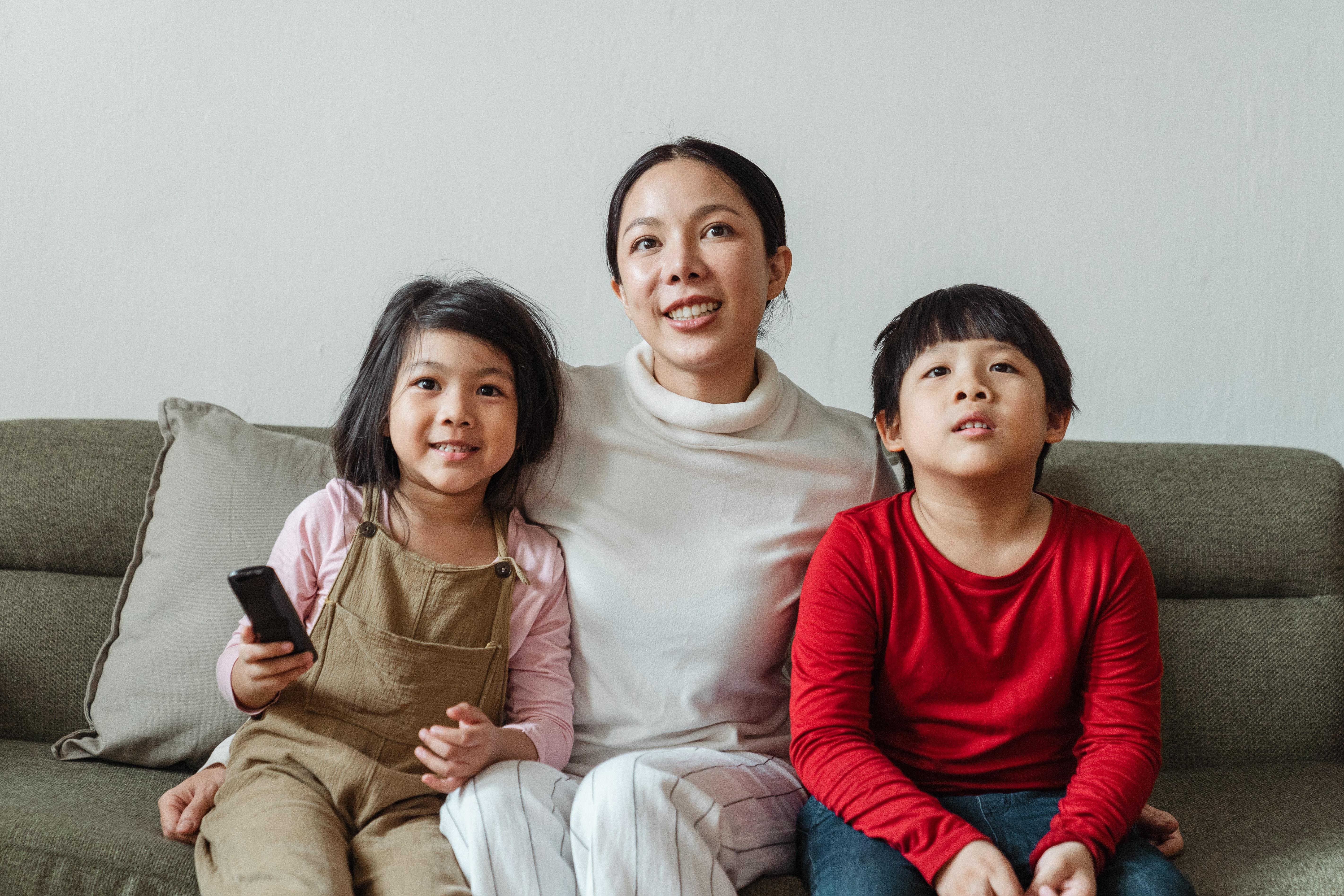 Do mothers love their sons more than daughters? 