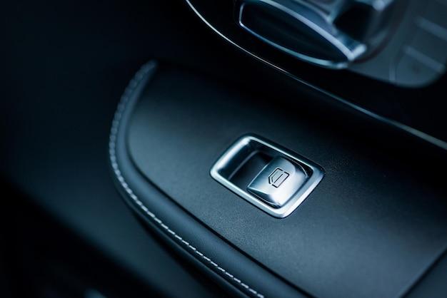 Does a 2006 Hyundai Sonata have an aux? 