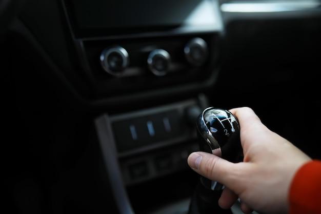 Does a Ford Escape have an AUX input? 