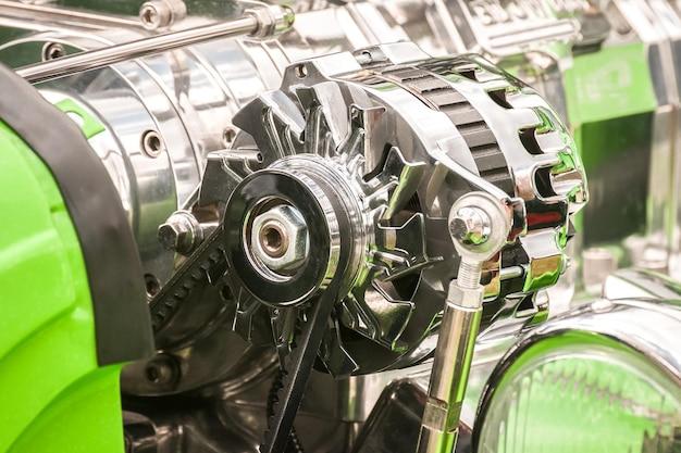 Does a John Deere lawn tractor have an alternator? 