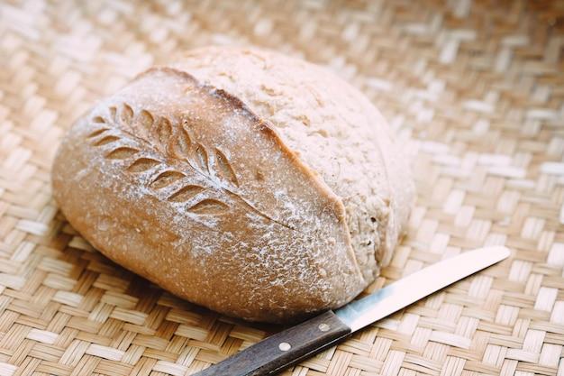 Does enriched flour contain yeast? 