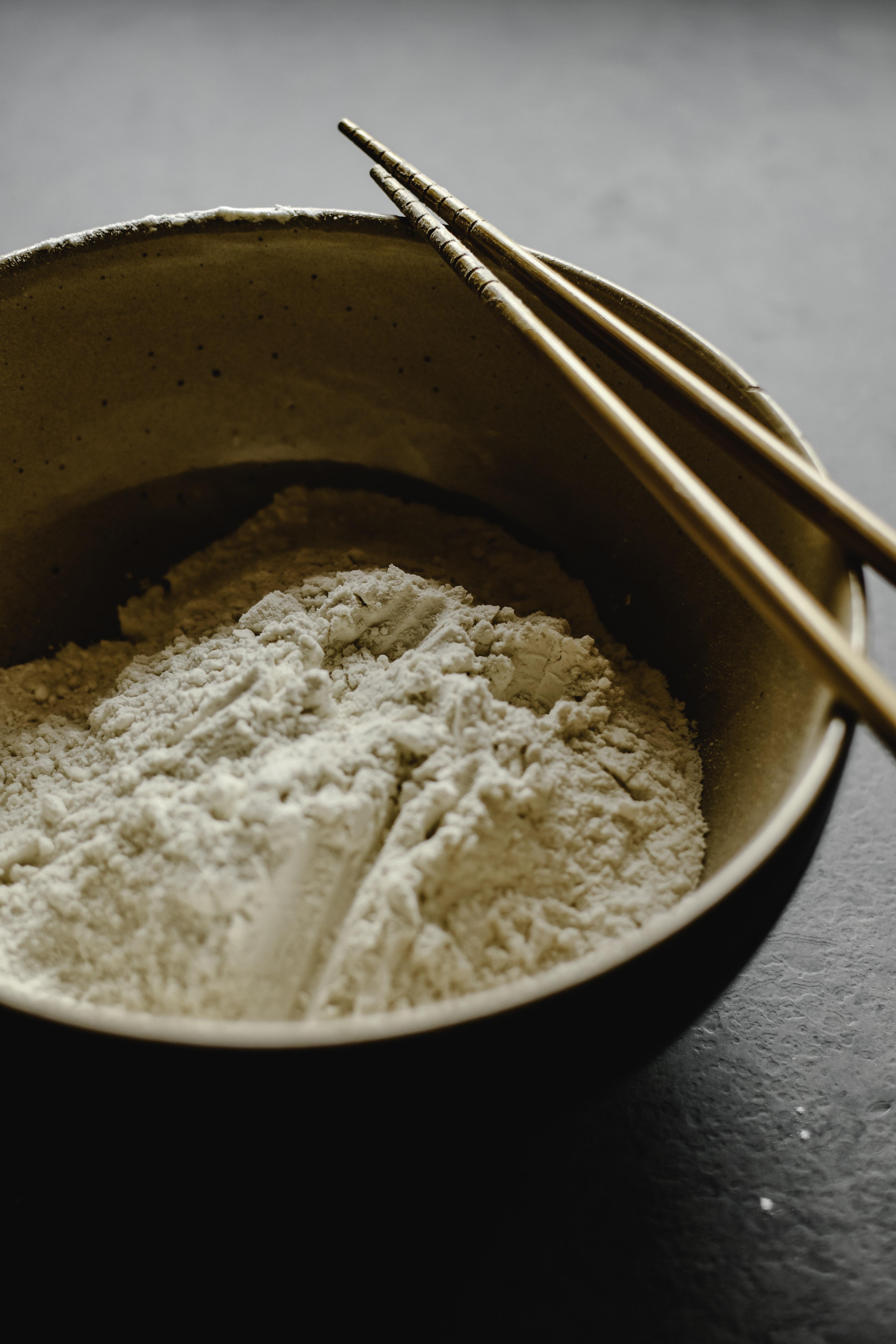 Does enriched flour contain yeast? 